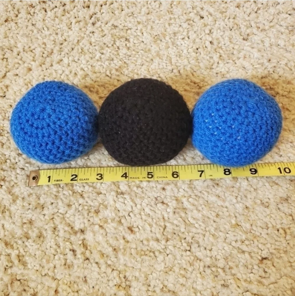 Non squeaky crochet dog cat toy. 3 non squeaky balls. Homemade